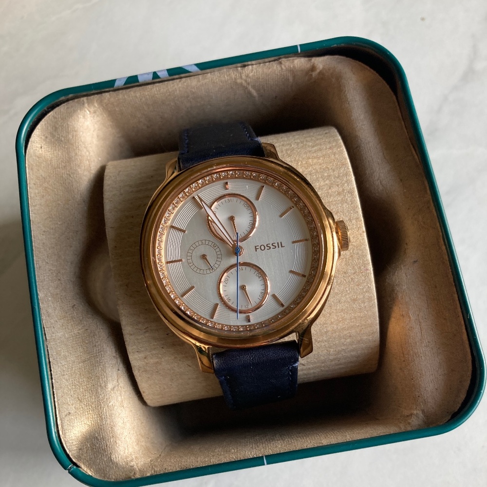 Fossil Women’s Chelsey Multi-Function Leather Watch